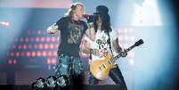 Axl Rose e Slash, da banda Guns N' Roses, durante show em Copenhague
27/06/2017 Scanpix Denmark/Mads Joakim Rimer Rasmussen via REUTERS  Foto: Reuters