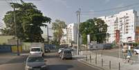 Avenida Tenente Muniz de Aragão, em Jacarepaguá, onde motorista foi baleado  Foto: Reprodução/Google Street View / Estadão