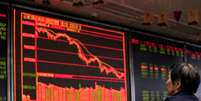 Investidor observa painel de ações em Pequim, China
08/10/2018
REUTERS/Jason Lee  Foto: Reuters