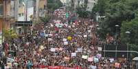 Protesto de estudantes e professores contra os cortes na educação feitos pelo governo federal no Largo do Rosário no centro de Campinas, interior de São Paulo, nesta quarta-feira, 15 de maio de 2019  Foto: LUCIANO CLAUDINO / Estadão Conteúdo
