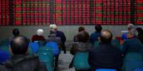 Investidores observam pain&eacute;is eletr&ocirc;nicos no primeiro dia ap&oacute;s Ano Novo em Xangai, China
03/01/2017
REUTERS/Aly Song  Foto: Reuters