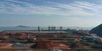 Pilhas de minério de ferro importado no porto de Zhoushan, China 
09/05/2019
REUTERS/Stringer  Foto: Reuters