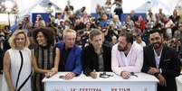 Diretores e elenco de "Bacurau" posam para foto no Festival de Cannes
16/05/2019
REUTERS/Stephane Mahe  Foto: Reuters