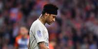 Suspenso por três jogos após agressão em torcedor, Neymar permanecerá com o PSG (Foto: Pascal GUYOT / AFP)  Foto: LANCE!