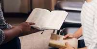 Estados americanos avaliam projetos de lei que impõem estudo sobre a Bíblia em escolas  Foto: Getty Images / BBC News Brasil