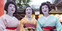 As figuras de gueisha e maiko são parte da herança cultural de Gion, em Quioto  Foto: Jon Akira Yamamoto/Getty Images / BBC News Brasil