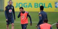 O atacante Neymar durante treino da Sele&ccedil;&atilde;o  Foto: Ricardo Moraes / Reuters