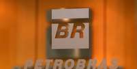 Logo da Petrobras em sede da empresa  Foto: Paulo Whitaker / Reuters