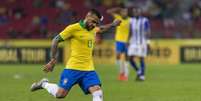 Daniel Alves em jogada de ataque durante Brasil x Honduras  Foto: RAUL PEREIRA/FOTOARENA / Estadão