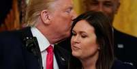 Presidente dos EUA, Donald Trump, beija porta-voz da Casa Branca, Sarah Sanders, na Casa Branca
13/06/2019
REUTERS/Kevin Lamarque  Foto: Reuters