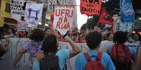 Manifestantes participam do protesto denominado Greve Geral pelas ruas do Rio de Janeiro (RJ)  Foto: Saulo Angelo / Futura Press