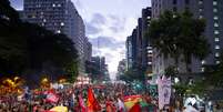 Manifestantes ocupam duas faixas da Avenida Paulista  Foto: Kevin David / A7 Press/Estadão Conteúdo