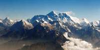 Monte Everest, no centro, no Himalaia
24/04/2010
REUTERS/Tim Chong  Foto: Reuters