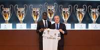 Mendy ao lado do presidente do Real Madrid (Foto: Reprodução)  Foto: Lance!