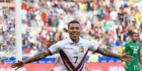 O jogador Machis, da Venezuela, comemora seu gol marcado diante da Bolívia, durante partida válida pela 3ª rodada do Grupo A, realizada no estádio do Mineirão, em Belo Horizonte (MG), neste sábado, dia 22.   Foto: GUSTAVO RABELO/PHOTOPRESS / Estadão Conteúdo