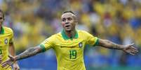 Everton Cebolinha comemora seu gol na vitória do Brasil por 5 a 0 sobre Peru  Foto: THIAGO CALIL/AGIF / Estadão Conteúdo