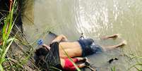 Corpos de imigrantes de El Salvador que morreram afogados no Rio Bravo, na fronteira do M&eacute;xico com os EUA
24/06/2019
REUTERS/Stringer  Foto: Reuters