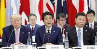 Donald Trump, Shinzo Abe e Xi Jinping durante c&uacute;pula do G20 em Osaka  Foto: EPA / Ansa - Brasil