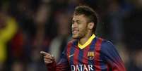 Neymar com as cores do Barcelona (Foto: LLUIS GENE / AFP)  Foto: LANCE!