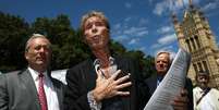 Cantor brit&acirc;nico Cliff Richard concede entrevista coletiva em Londres
01/07/2019
REUTERS/Simon Dawson  Foto: Reuters