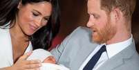 Pr&iacute;ncipe Harry e a esposa, Meghan, apresentam o filho Archie Harrison Mountbatten-Windsor
08/05/2019
Dominic Lipinski/Pool via REUTERS  Foto: Reuters