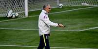 O t&eacute;cnico Tite, do Brasil, durante treino da equipe na Granja Comary  Foto: Marcello Dias / Eleven/Estad&atilde;o Conte&uacute;do
