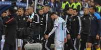 Messi foi expulso contra o Chile e sequer voltou ao campo para pegar medalha (Foto: Nelson Almeida/AFP)  Foto: Lance!