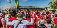 Torcedores chegam ao Est&aacute;dio do Maracan&atilde; para a final da Copa Am&eacute;rica 2019 entre Brasil e Peru, na zona norte do Rio de Janeiro  Foto: Magalh&atilde;es Jr. / Photopress / Estad&atilde;o