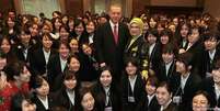 Erdogan e sua esposa, Emine, durante visita a uma universidade exclusiva para mulheres no Japão   Foto: DW / Deutsche Welle