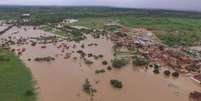 Vista aérea de Coronel João Sá após transbordamento de barragem  Foto: Prefeitura Coronel João Sá / Ansa