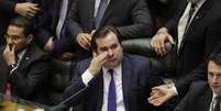 O presidente da Câmara, Rodrigo Maia (DEM-RJ), chora no plenário da Casa, em Brasília, nesta quarta-feira, 10, após ser homenageado por deputados durante a votação da reforma da Previdência  Foto: Gabriela Biló / Estadão