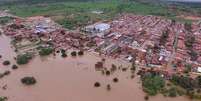 Vista aérea de Coronel João Sá, uma das cidades afetadas por queda de barragem  Foto: EPA / Ansa