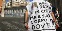 Mulher protesta no Vaticano para cobrar respostas sobre o desaparecimento de Emanuela Orlandi  Foto: ANSA / Ansa - Brasil