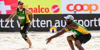 Evandro e Bruno Schmidt ganharam a disputa de terceiro lugar na etapa de Gstaad do Circuito Mundial de Vôlei de Praia e garantiram a liderança na competição  Foto: FIVB/Divulgação / Estadão