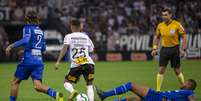 Clayson, do Corinthians, conduz bola no jogo contra o CSA  Foto: Richard Callis/FotoArena / Estadão