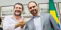 Matteo Salvini e Eduardo Bolsonaro durante encontro em Milão  Foto: Reprodução/Twitter / Ansa