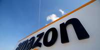 Logotipo da Amazon à fren de um centro de logística da companhia em Boves, França. 13/5/2019. REUTERS/Pascal Rossignol  Foto: Reuters
