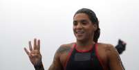 Ana Marcela Cunha comemora tetracampeonato na maratona de 25 km no Mundial de Esportes Aquáticos  Foto: Kim Hong-Ji / Reuters