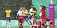 Jogadoras da Seleção Brasileira de Rúgbi (de amarelo), durante partida contra o Peru, válida pela primeira rodada do Grupo B do torneio de Rúgbi de 7 dos Jogos Pan-Americanos de Lima 2019  Foto: Carol Coelho / STR / Gazeta Esportiva