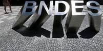 Letreiro do BNDES na entrada de seu prédio no Rio de Janeiro 
08/01/2019
REUTERS/Sergio Moraes  Foto: Reuters