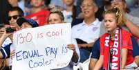 Torcedoras americanas na Copa do Mundo Feminina pedem pagamento igual para mulheres  Foto: DW / Deutsche Welle
