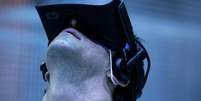 A realidade virtual vai permitir que os espectadores possam ter experiências totalmente personalizadas no cinema, dizem especialistas  Foto: Getty Images / BBC News Brasil