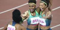 Atletas do Brasil comemoram medalha de ouro conquistada no revezamento 4x100 metros feminino dos Jogos Pan-Americanos Lima 2019  Foto: Niyi Fote / The News 2/Estadão Conteúdo