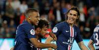Kylian Mbappe comemora gol com companheiros  Foto: Philippe Wojazer / Reuters