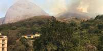 Incêndio atinge área de mata na Reserva Florestal do Grajaú.  Foto: Reprodução / Twitter