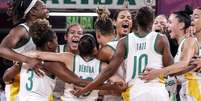 Jogadoras do Brasil comemoram a conquista do ouro após vitória sobre os Estados Unidos no basquete  Foto: Marcos Limonti / UAI Foto/Estadão Conteúdo