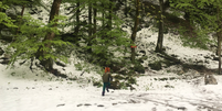 Regiões da Europa tiveram neve atípica em maio deste ano, em plena primavera. Na foto, a região de Vogel, na Eslovênia, aparece coberta de neve na primeira semana de maio  Foto: Edison Veiga/BBC / BBC News Brasil