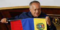 Presidente da Assembleia Constituinte na Venezuela, Diosdado Cabello, segura bandeira do pais durante sessão do órgão em Caracas
12/08/2019 REUTERS/Manaure Quintero  Foto: Reuters