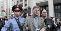 Sergey Mitrokhin &eacute; detido por policiais em Moscou
06/06/2012
REUTERS/Sergei Karpukhin  Foto: Reuters