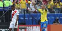 O jogador Everton Cebolinha comemora gol do Brasil durante a partida entre Peru e Brasil  Foto: Marlon Costa / Futura Press